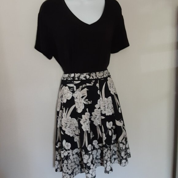 Karl Lagerfeld Paris * Sz 2 * Black & White * Short Skirt * High-End Designer - Picture 5 of 7